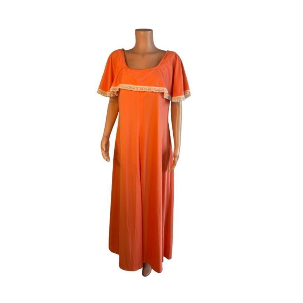 Vintage 1970s shift dress with‎ crocheted caplet and scoop neck, sz M/L